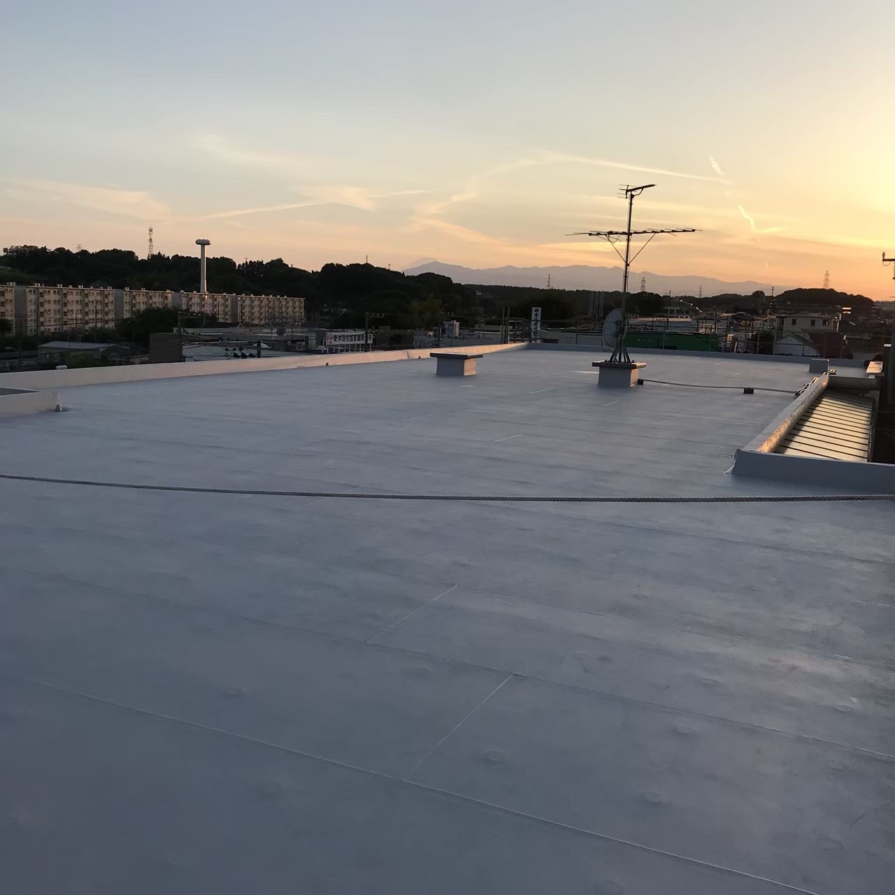 旭町マンション　塩ビシート防水　機械固定工法